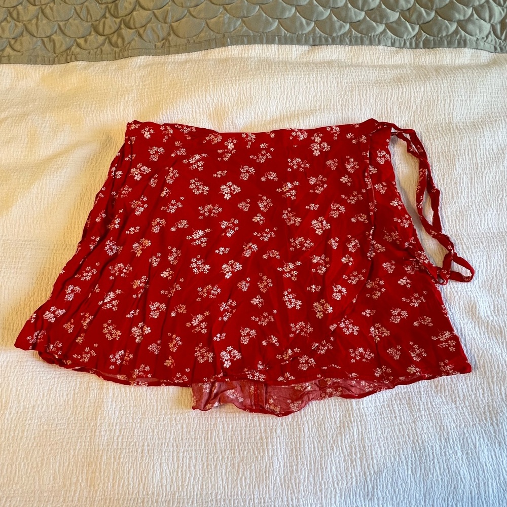 ❤️ Red and White Floral Faux Wrap Skirt